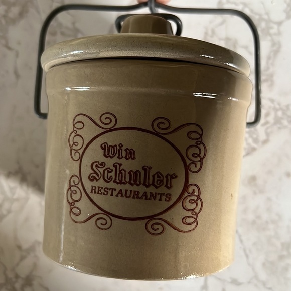 Vintage 70’s Win Schuler Restaurants cheese crock with lid - Picture 10 of 16